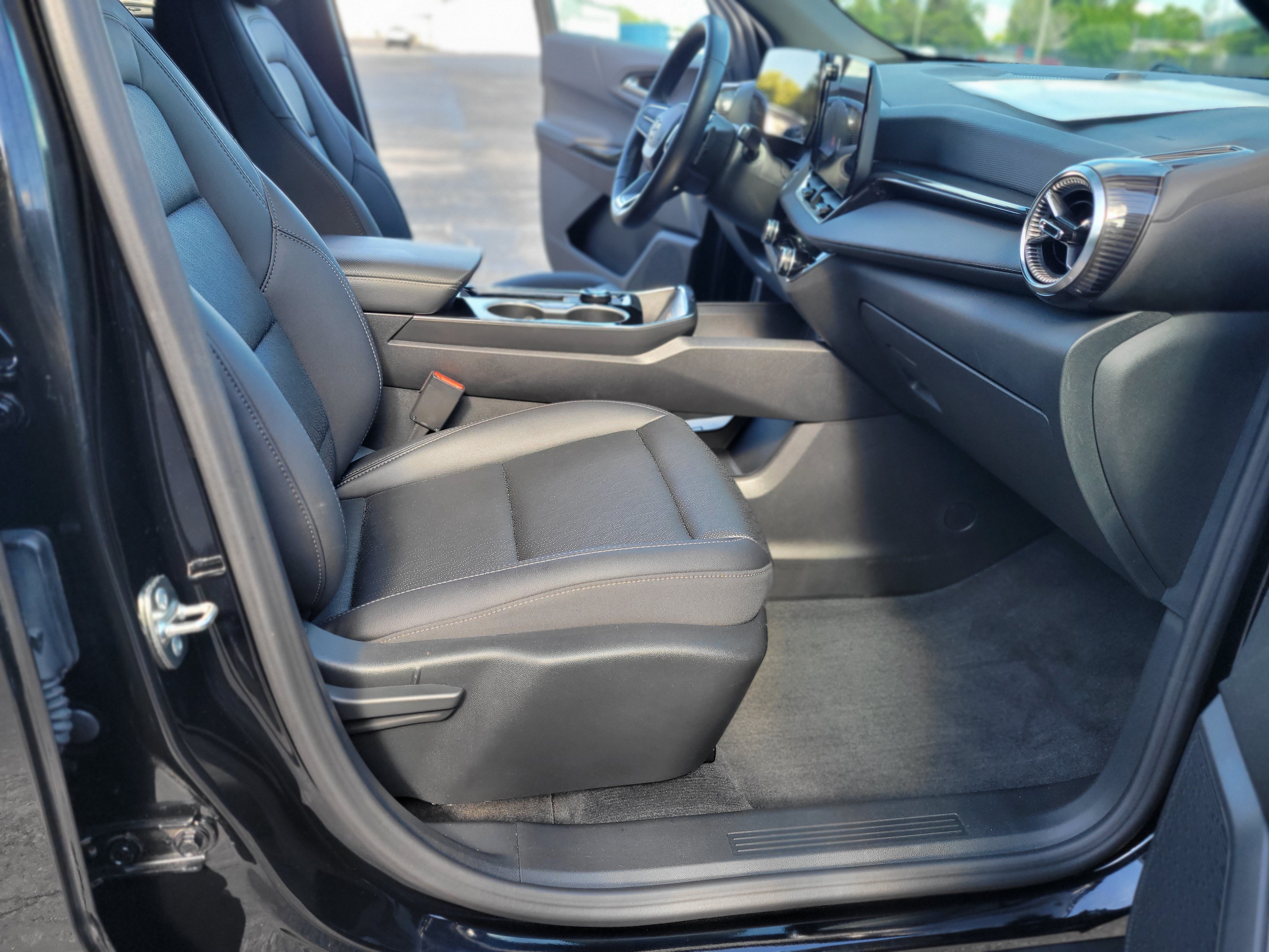 Certified 2026 Chevrolet Equinox LT w/ Convenience Package II FWD image 31