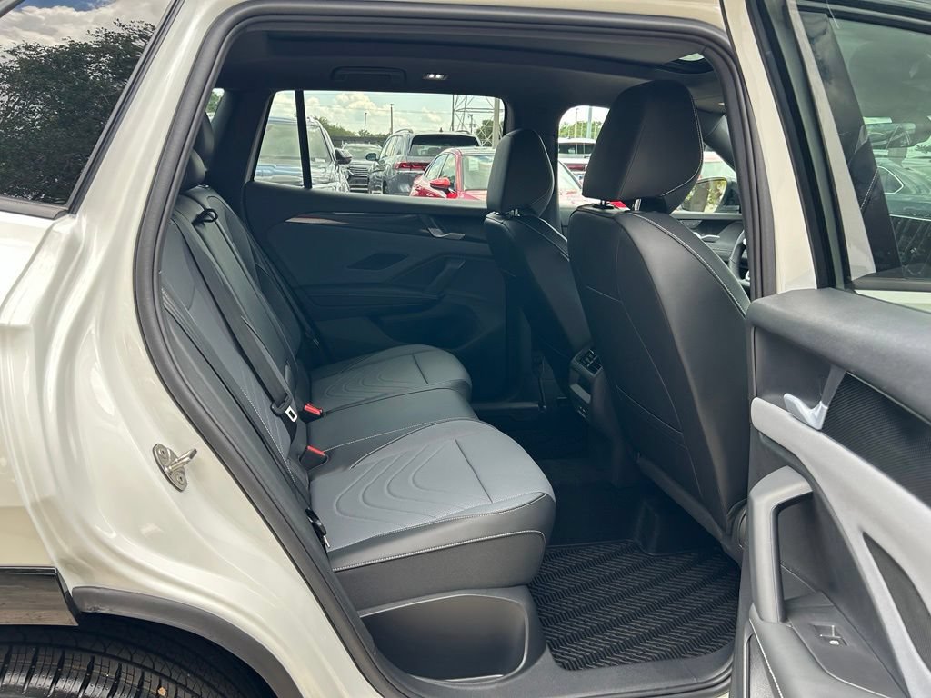 New 2026 Volkswagen Tiguan SE R-Line FWD image 41