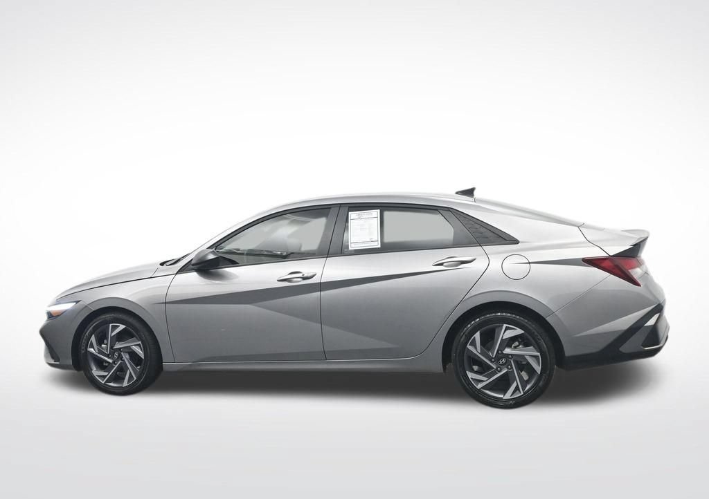 Used 2025 Hyundai Elantra Sport FWD image 10