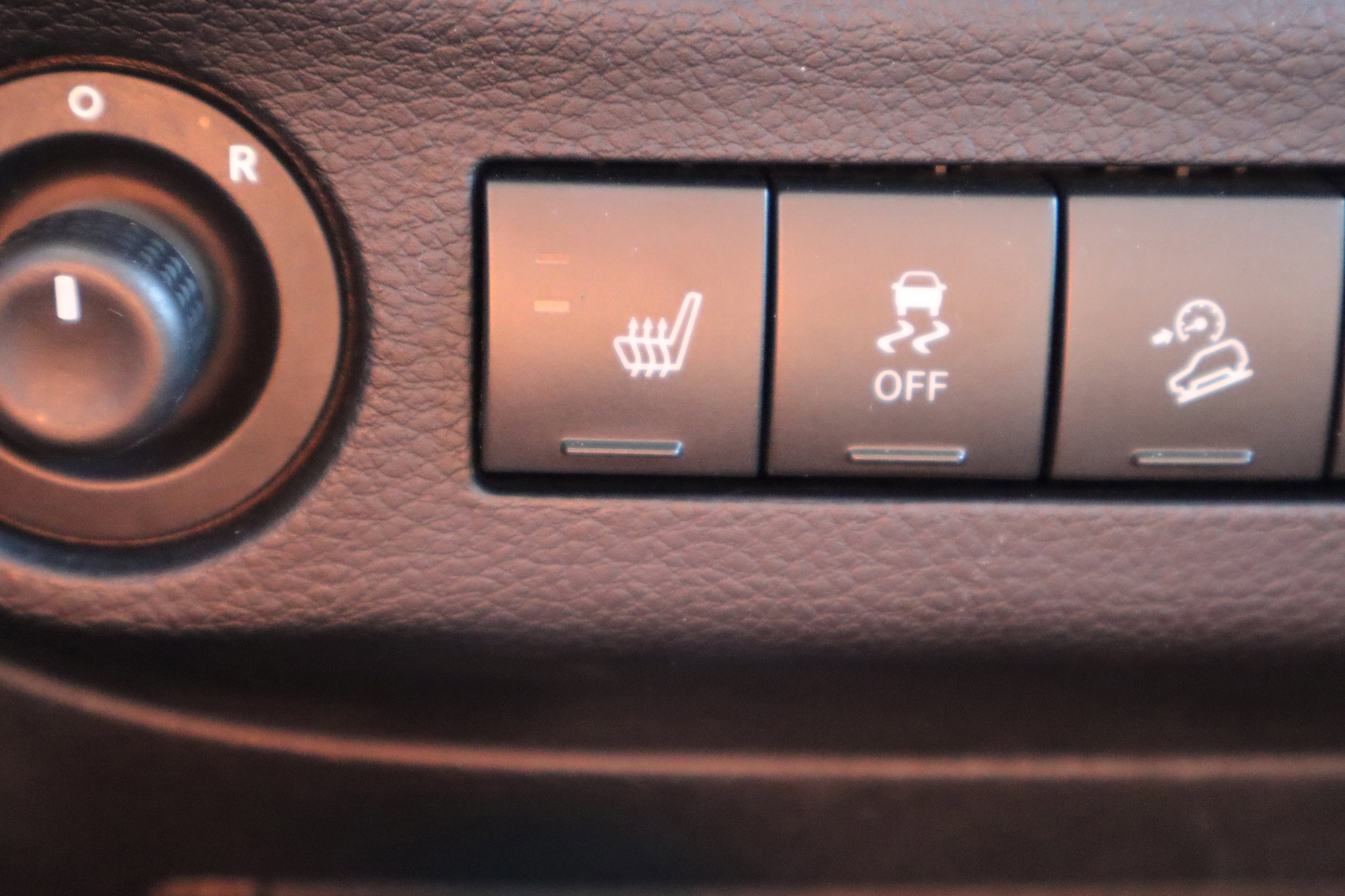 Used 2012 Jeep Wrangler Unlimited Sahara w/ Dual Top Group AWD/4WD image 21