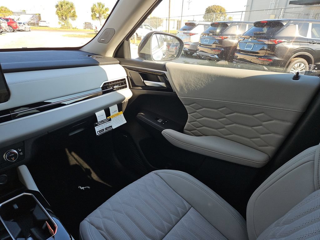 New 2026 Mitsubishi Outlander SEL FWD image 11