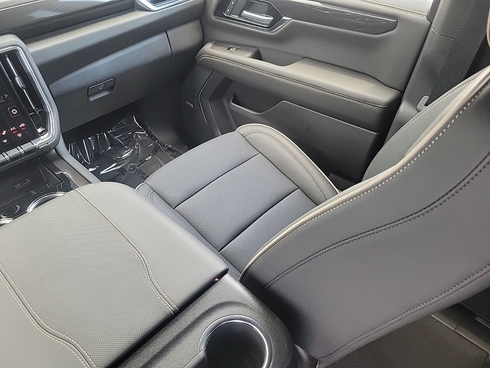 New 2026 GMC Yukon XL Elevation w/ Elevation Premium Package RWD image 15