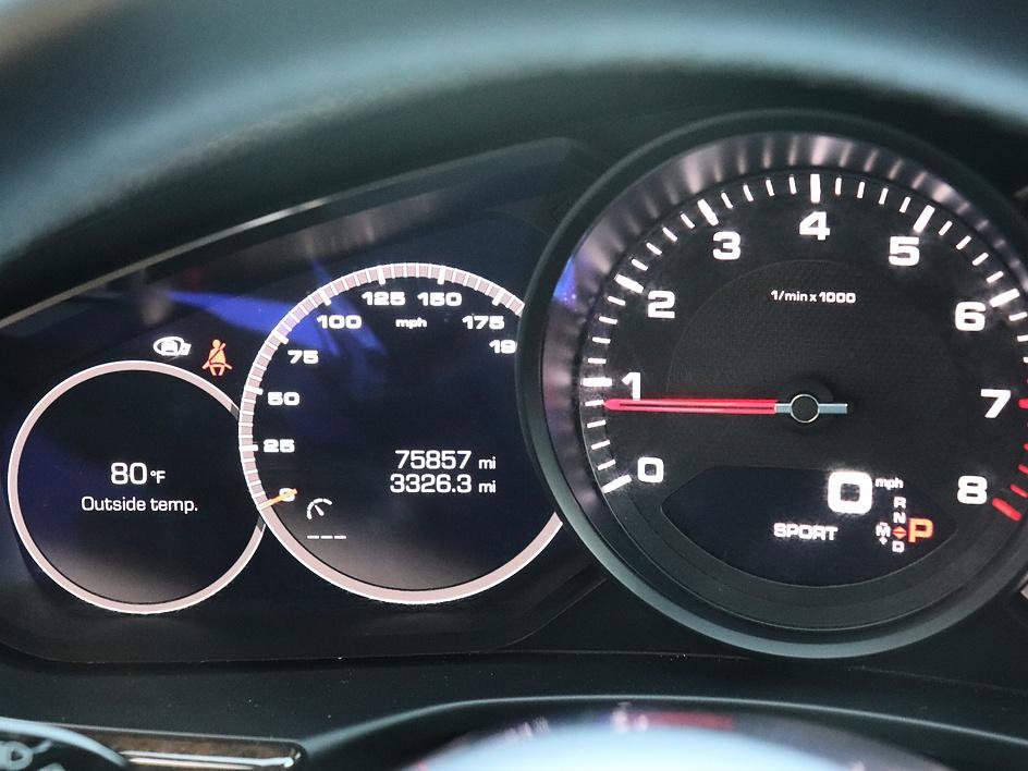 Used 2017 Porsche Panamera 4 image 46