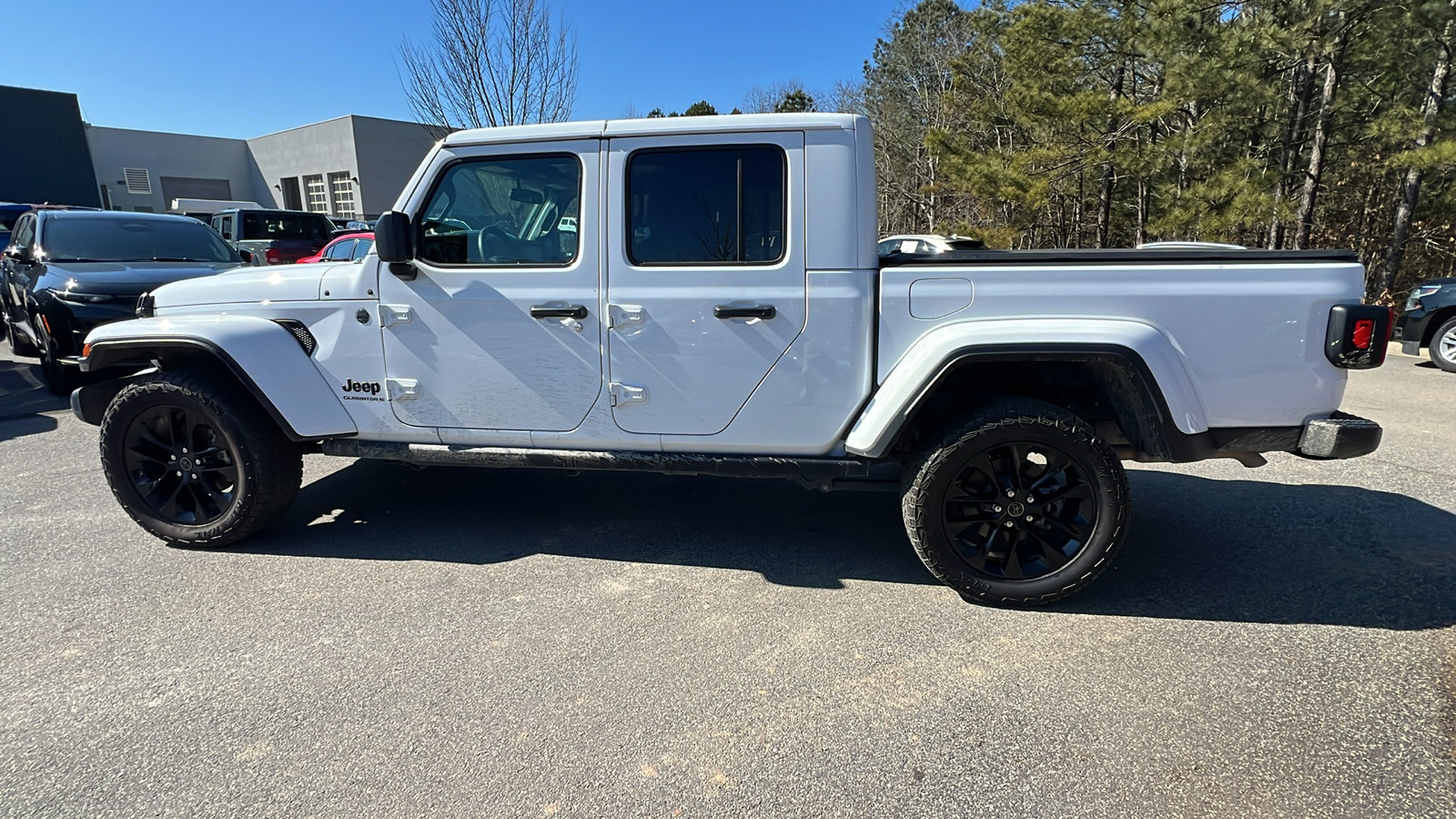 Used 2024 Jeep Gladiator Sport image 11