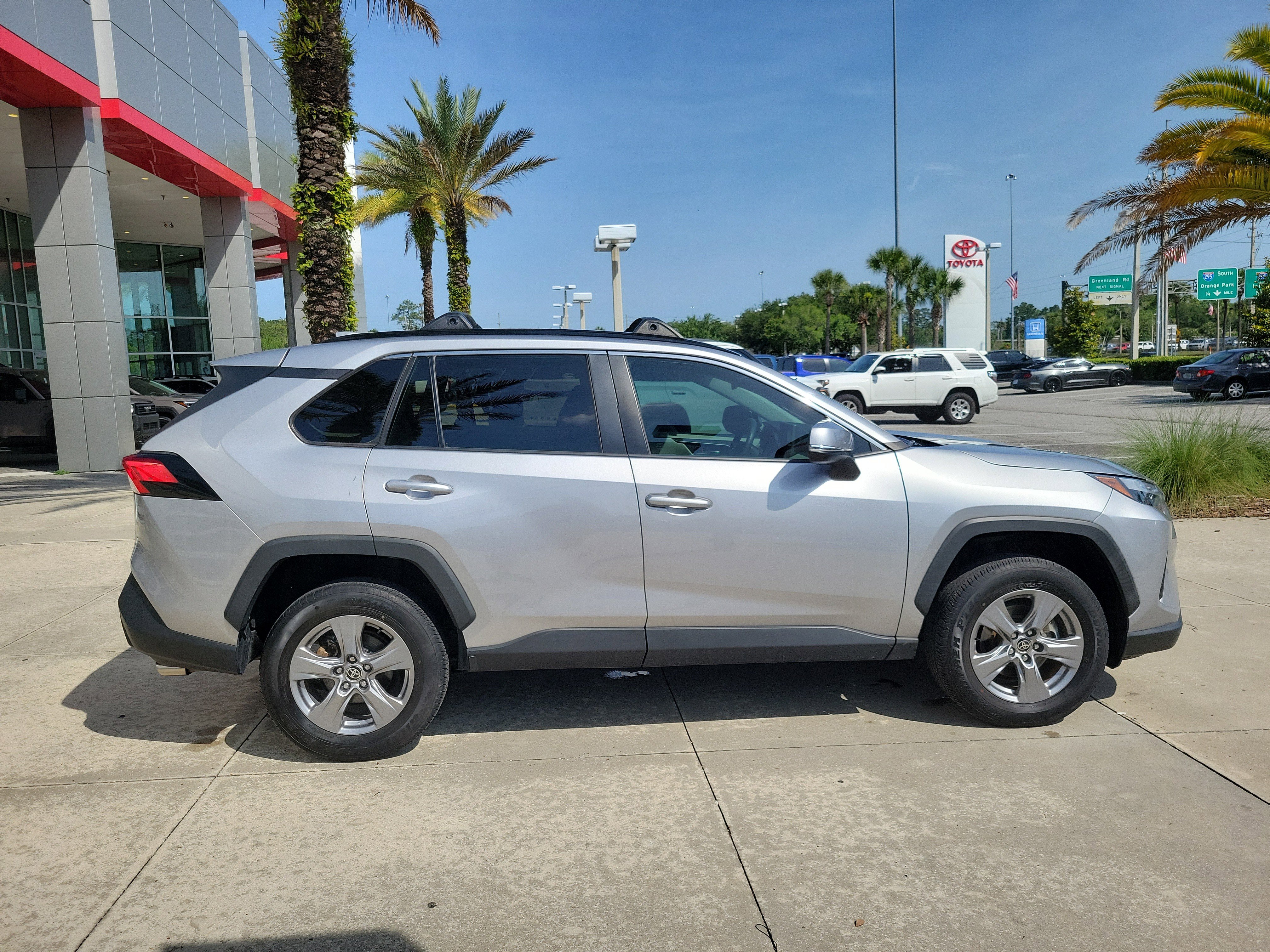 Certified 2023 Toyota RAV4 XLE w/ Convenience Package FWD image 7