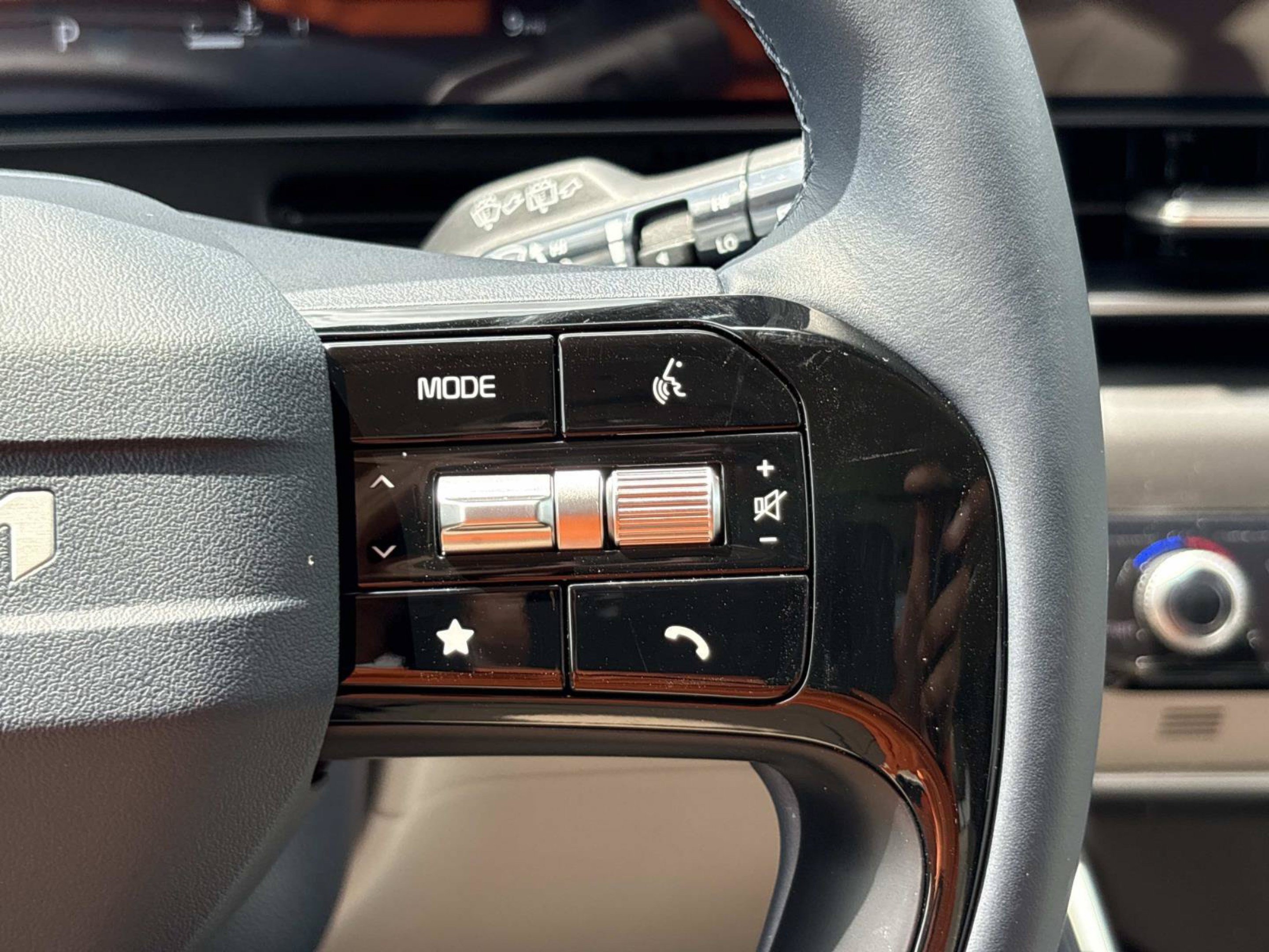 New 2027 Kia Carnival SX w/ Dark Edition Package FWD image 27