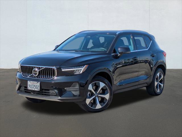Used 2025 Volvo XC40 B5 Core w/ Protection Package Premier image 1