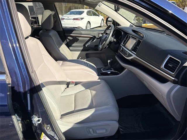 Used 2015 Toyota Highlander Limited image 9