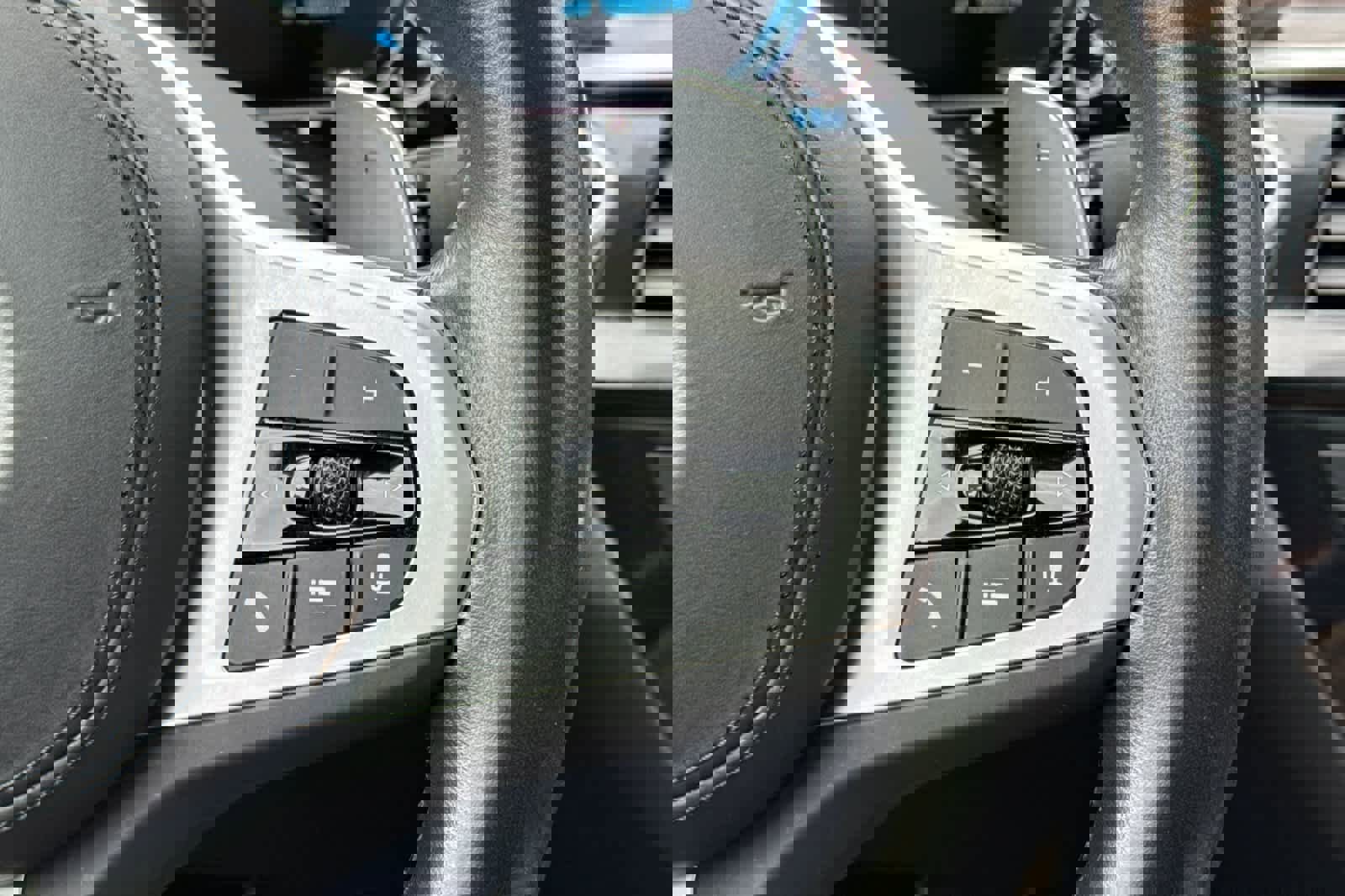 Certified 2023 BMW 530e w/ M Sport Package image 30