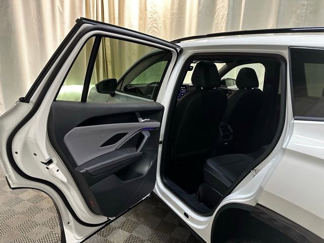 Certified 2025 Volkswagen Tiguan SE R-Line image 26