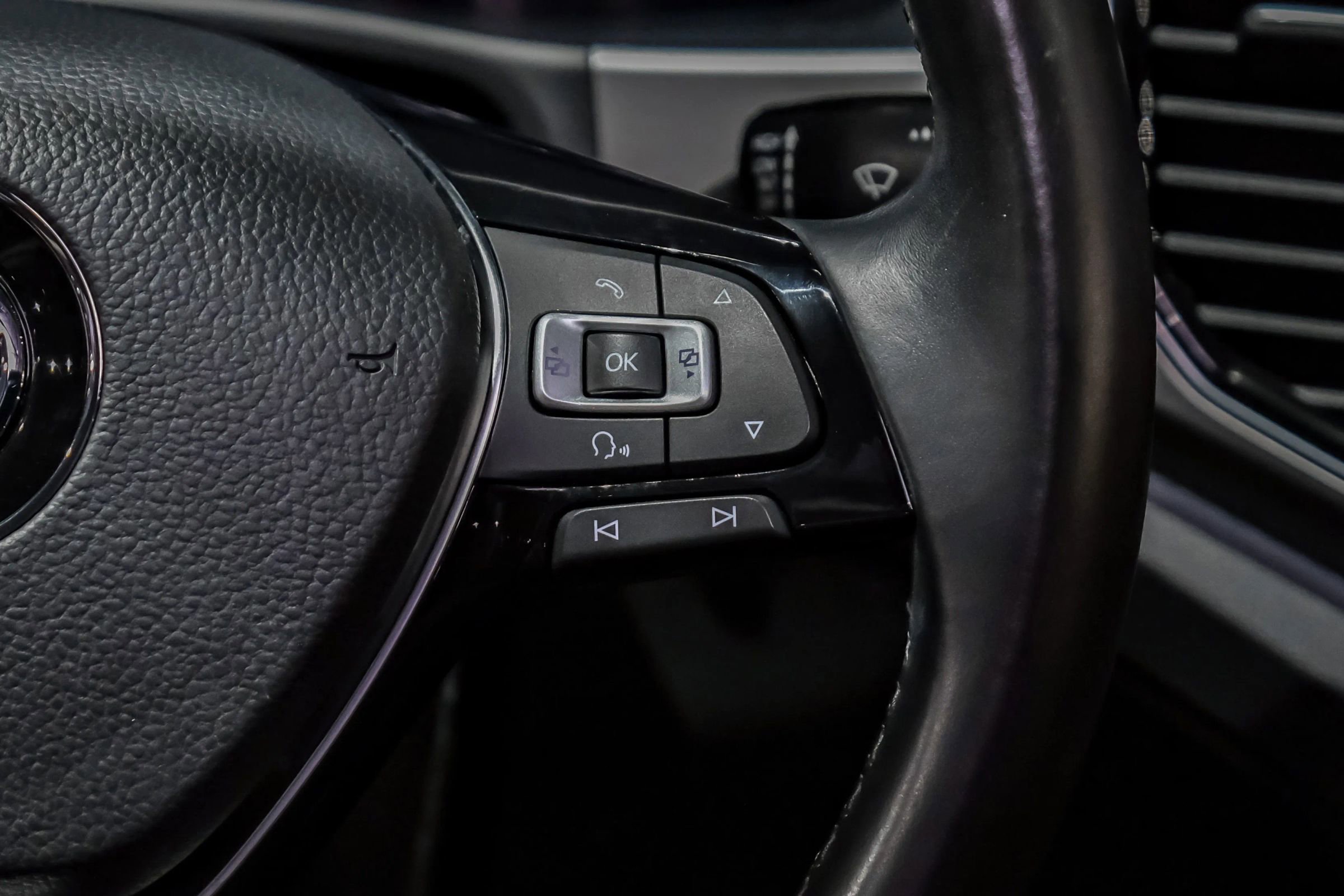 Used 2018 Volkswagen Atlas SEL Premium image 19