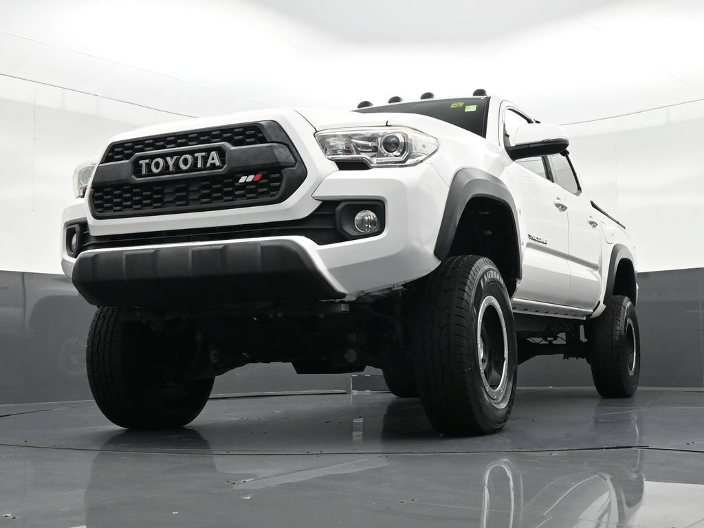 Used 2020 Toyota Tacoma TRD Off-Road AWD/4WD image 31