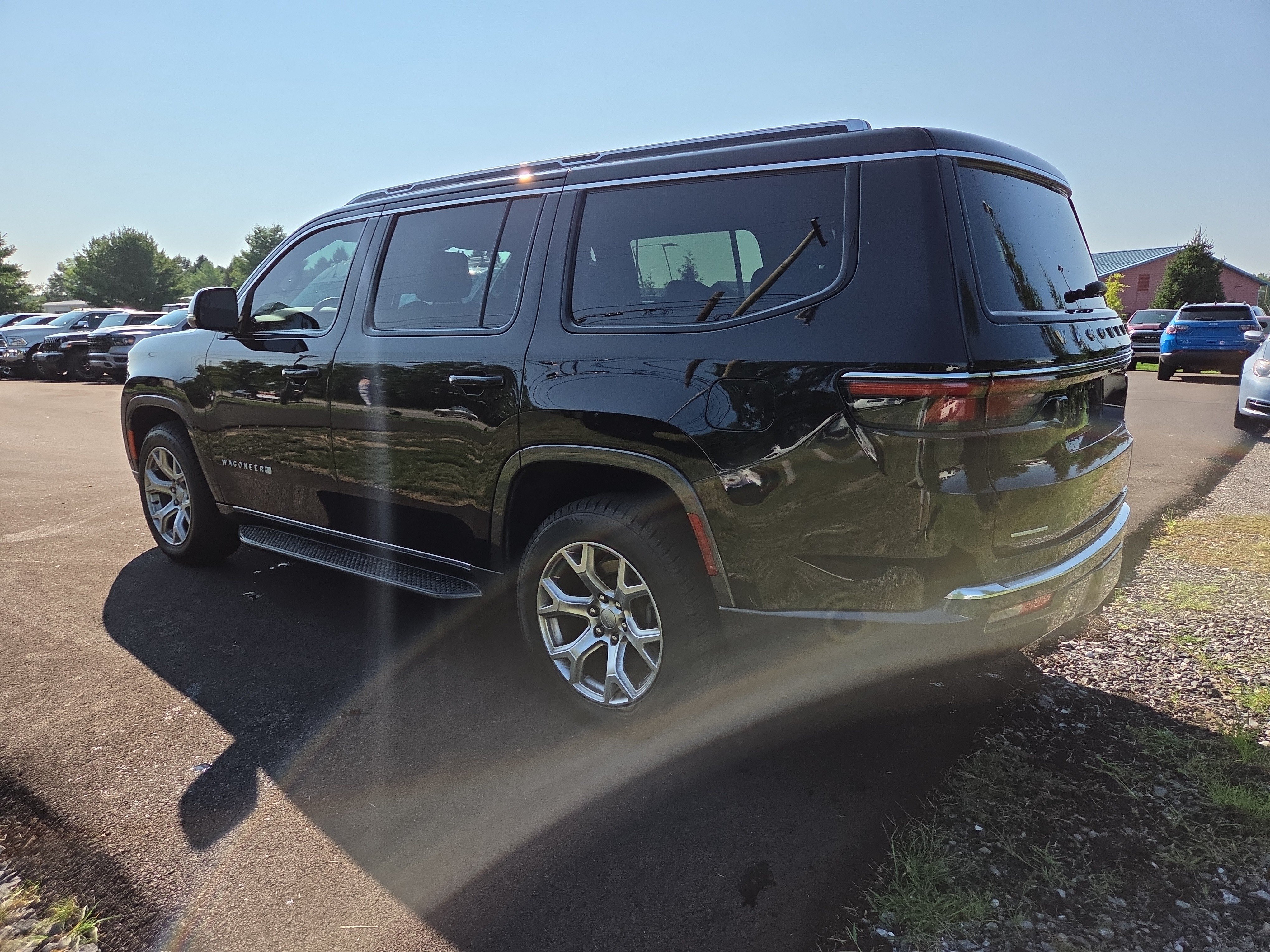 Used 2022 Jeep Wagoneer Series II AWD/4WD image 18