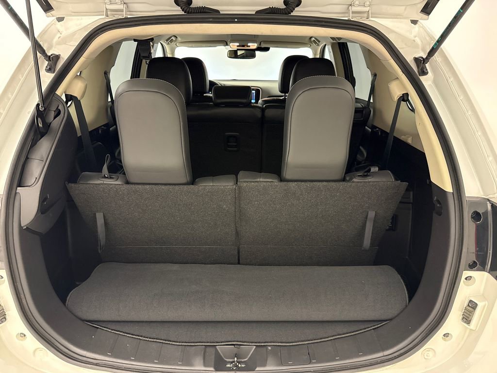 Used 2020 Mitsubishi Outlander FWD image 12