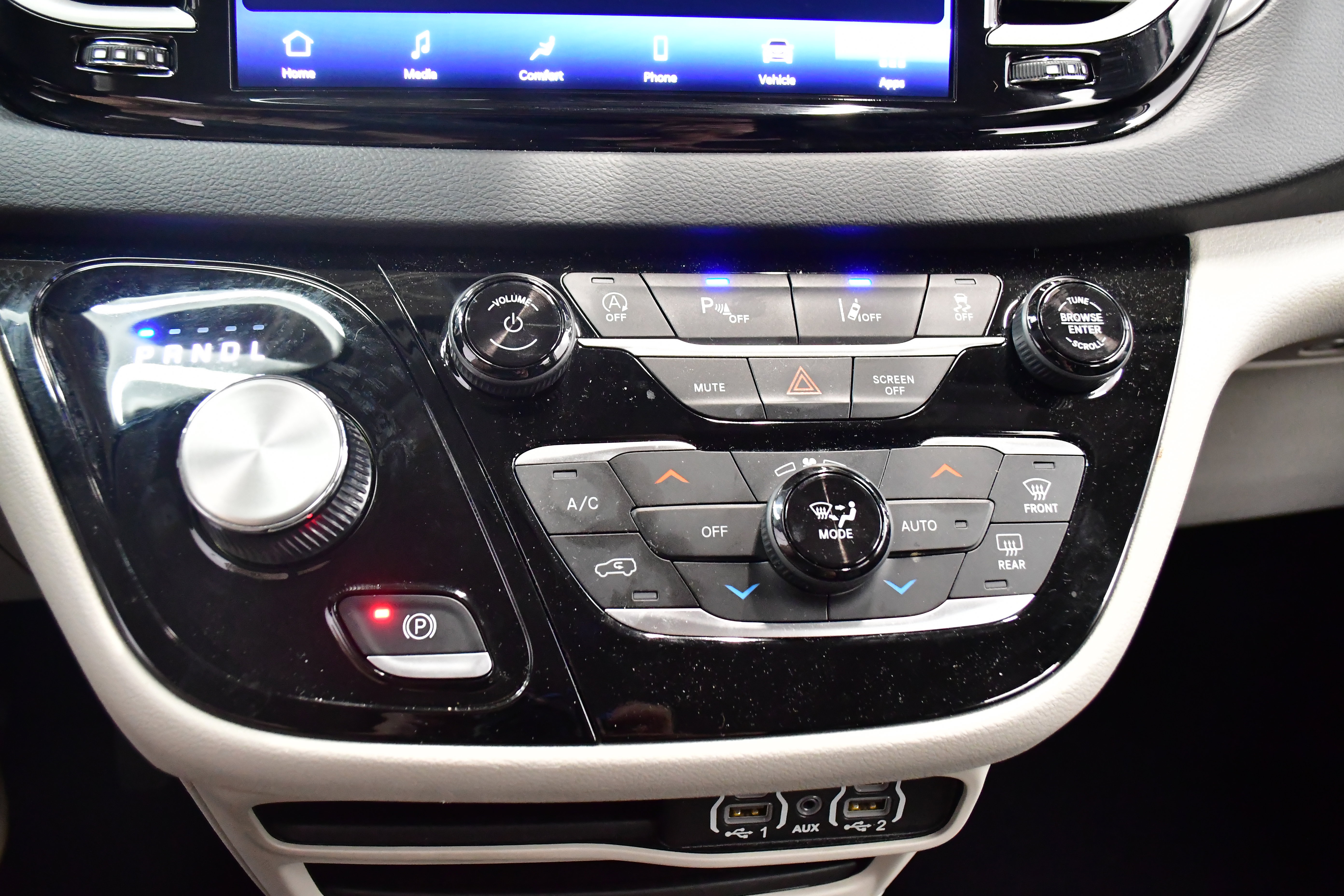 Used 2023 Chrysler Pacifica Touring-L image 55