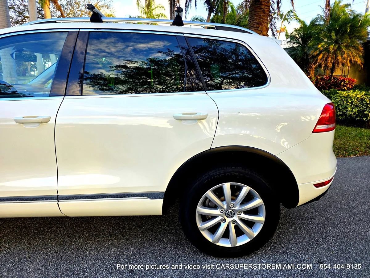Used 2011 Volkswagen Touareg Sport image 9