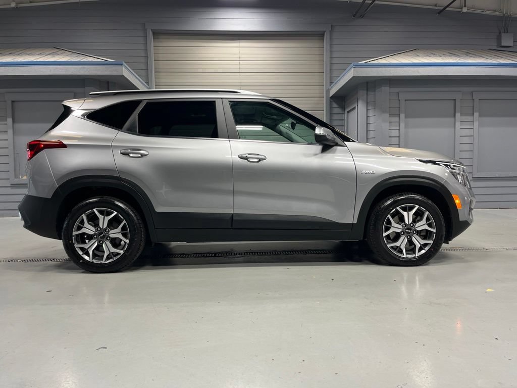 Used 2023 Kia Seltos EX AWD/4WD image 8