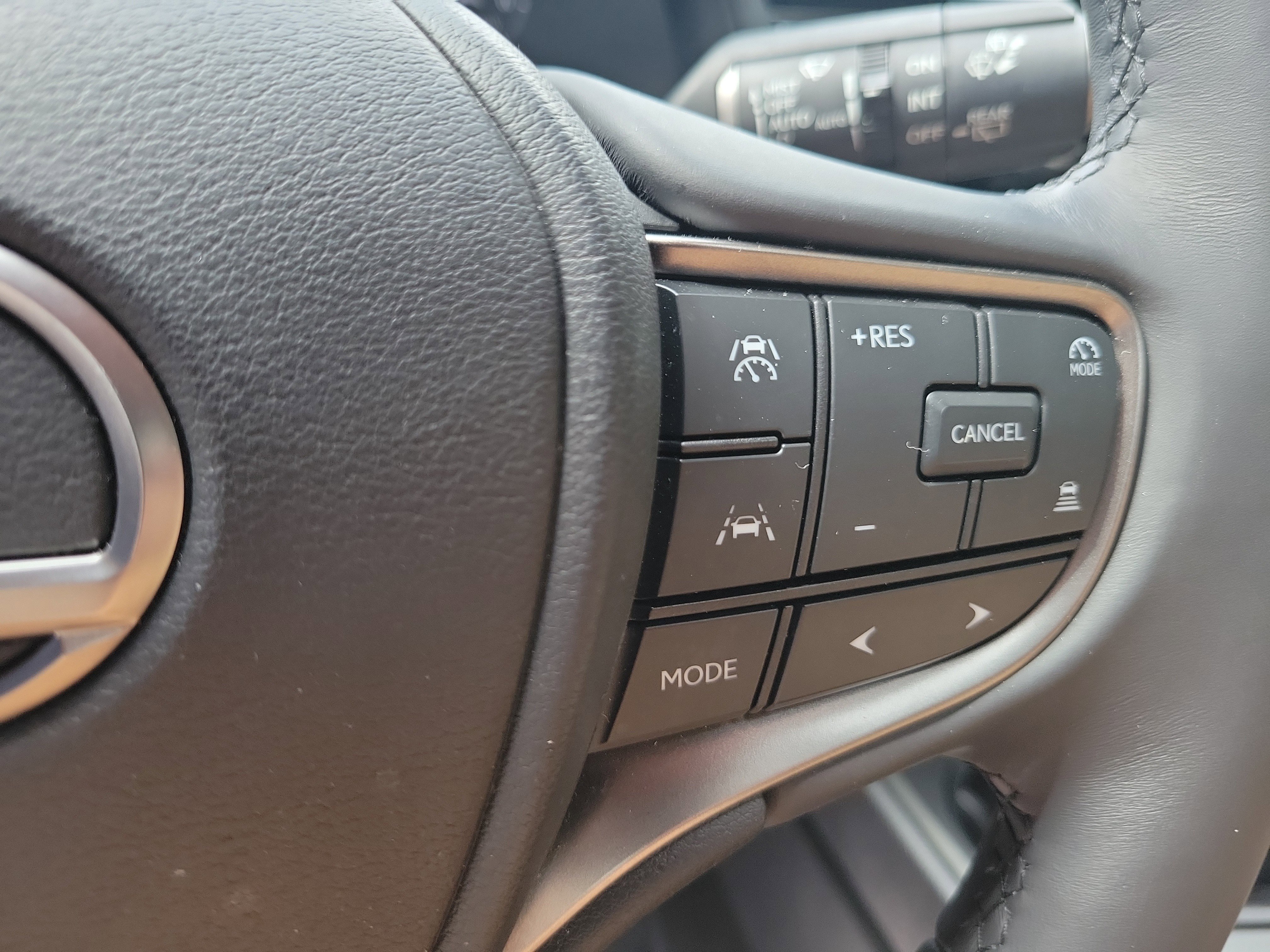 Used 2025 Lexus UX 300h FWD w/ Accessory Package (Z2) image 29