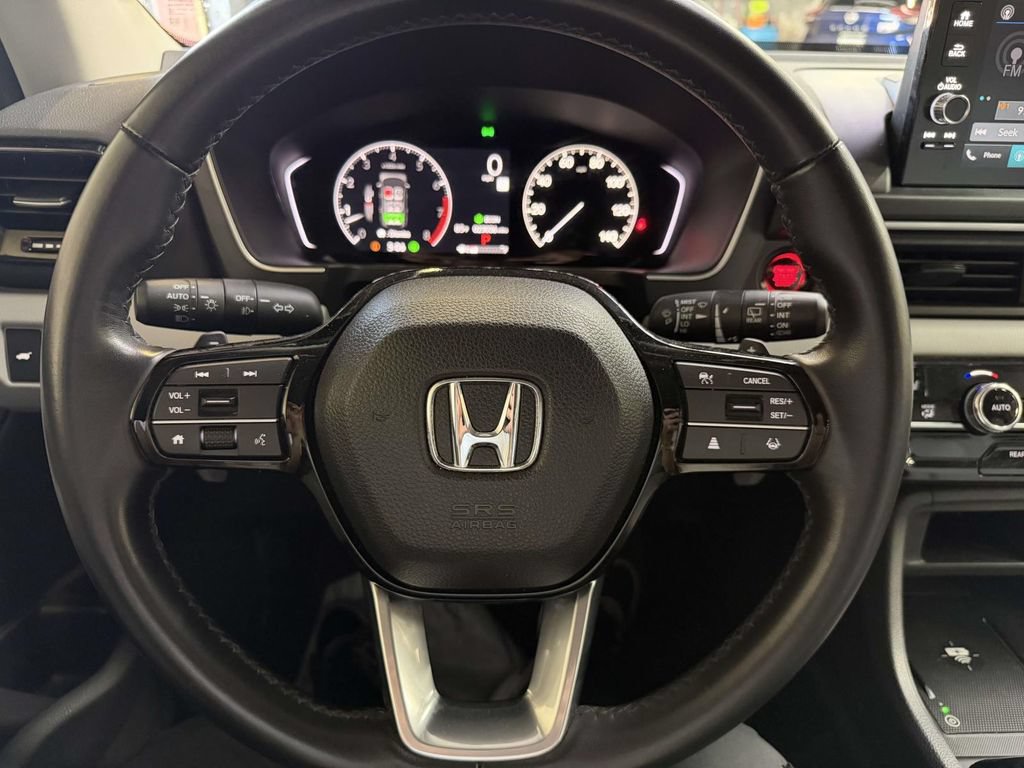 Used 2025 Honda Pilot EX-L image 9