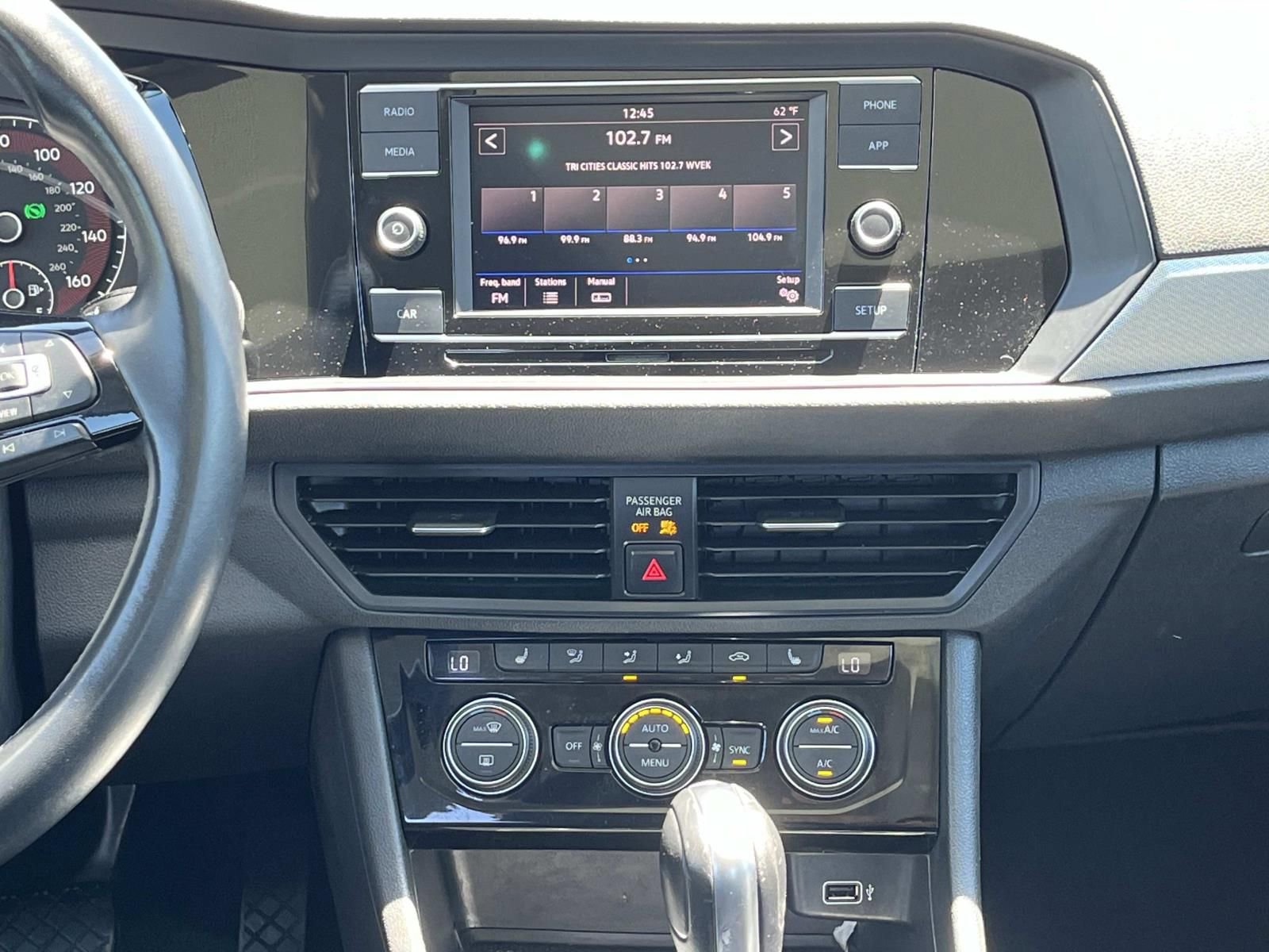 Used 2019 Volkswagen Jetta SE FWD image 16