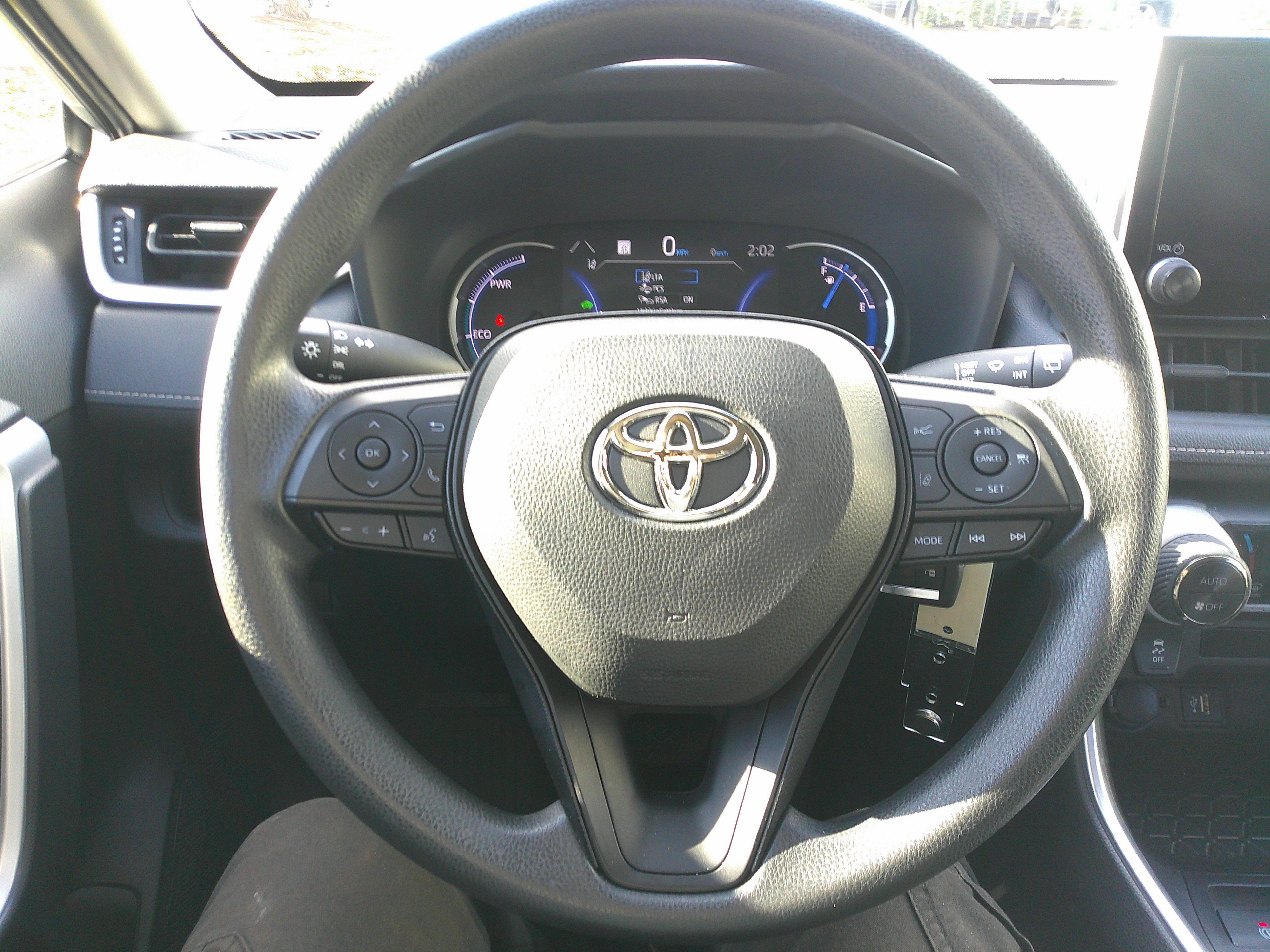 Used 2023 Toyota RAV4 LE image 18