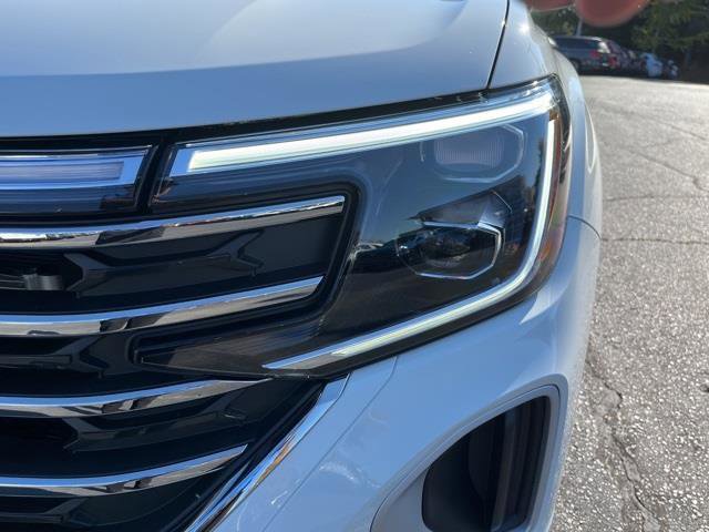 Used 2025 Volkswagen Atlas SE w/ Panoramic Sunroof Package image 10