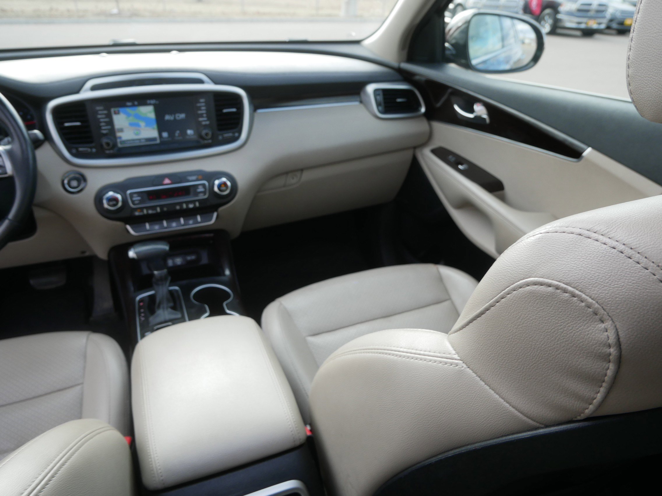 Used 2019 Kia Sorento EX w/ EX Touring Package image 11