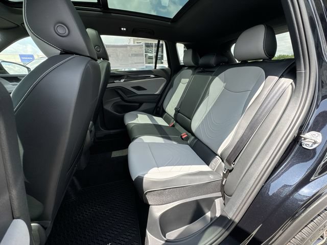 New 2026 Volkswagen Tiguan SE R-Line FWD image 25