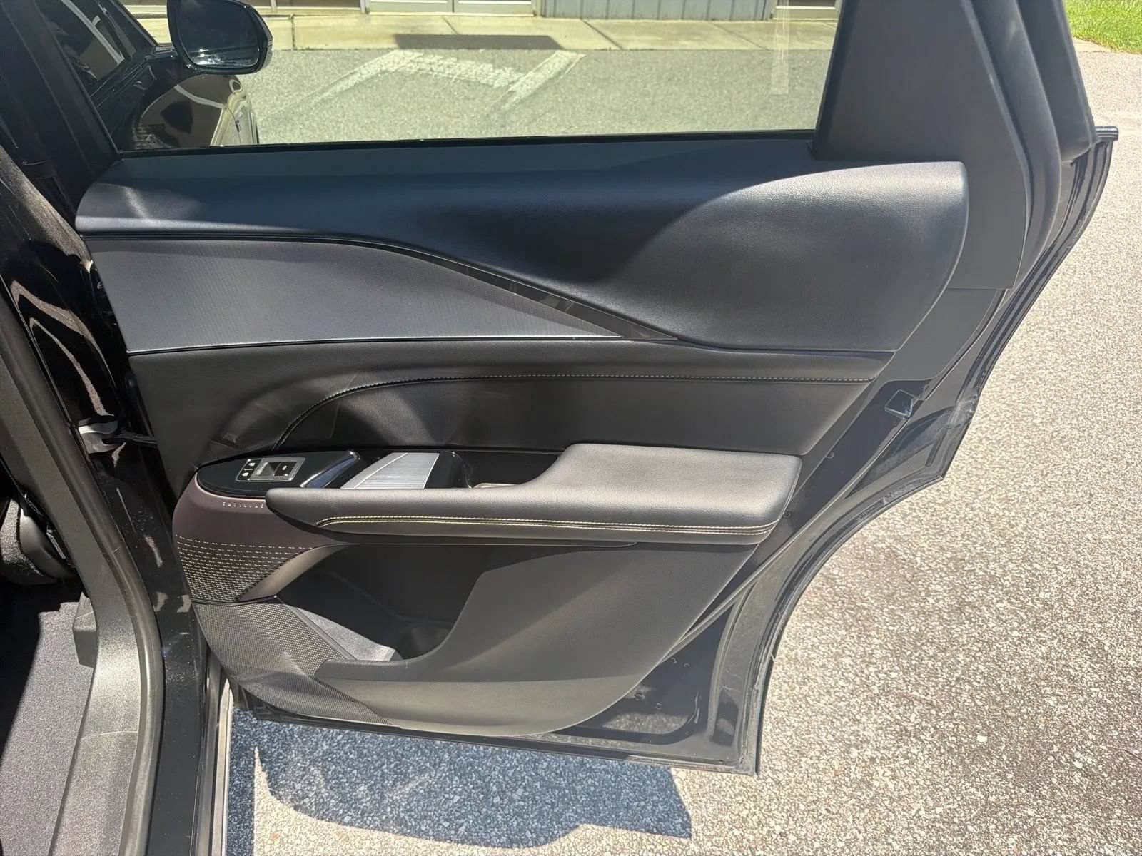 Used 2024 Cadillac Lyriq Tech RWD image 19