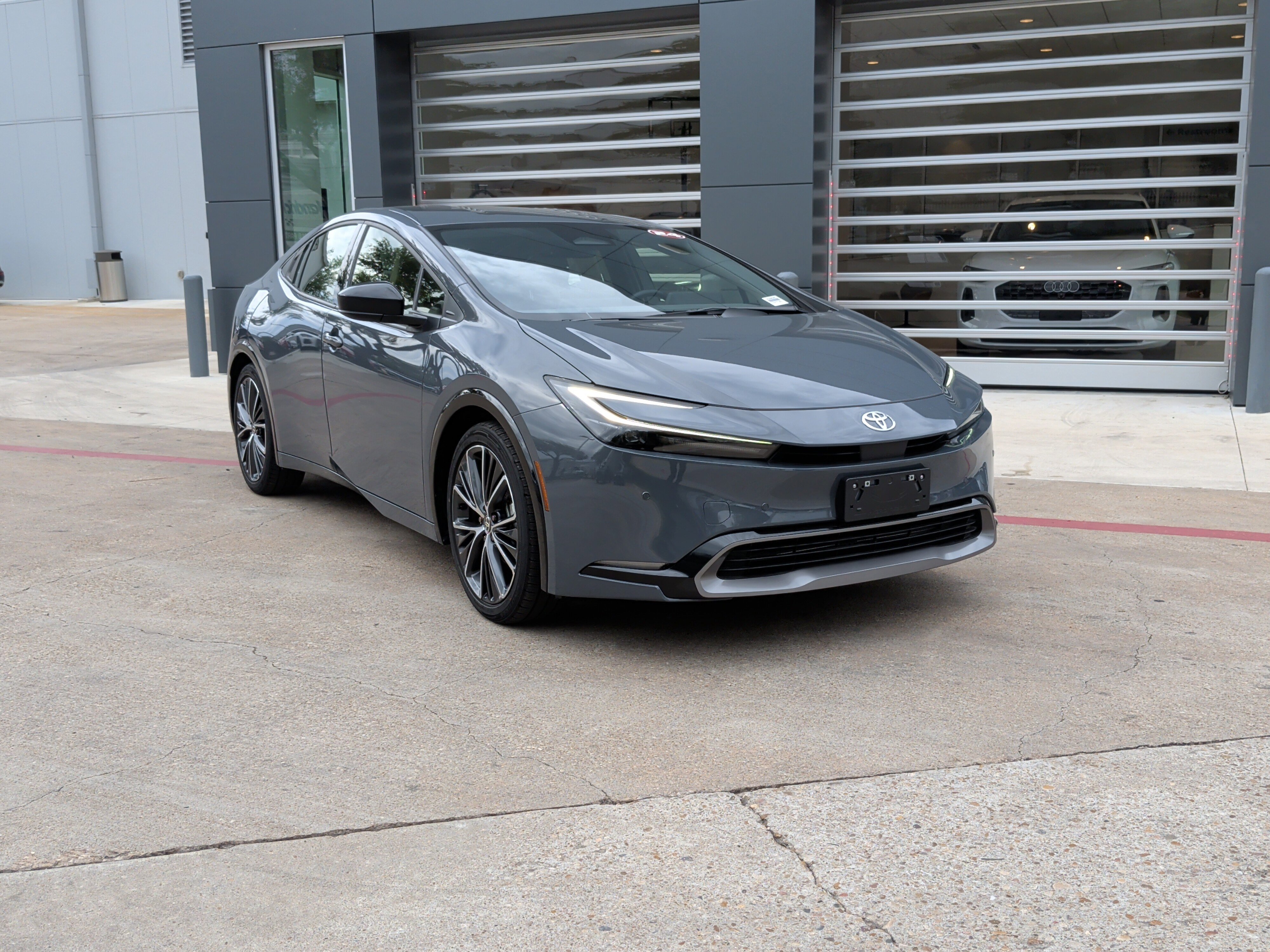Used 2024 Toyota Prius XLE FWD image 2
