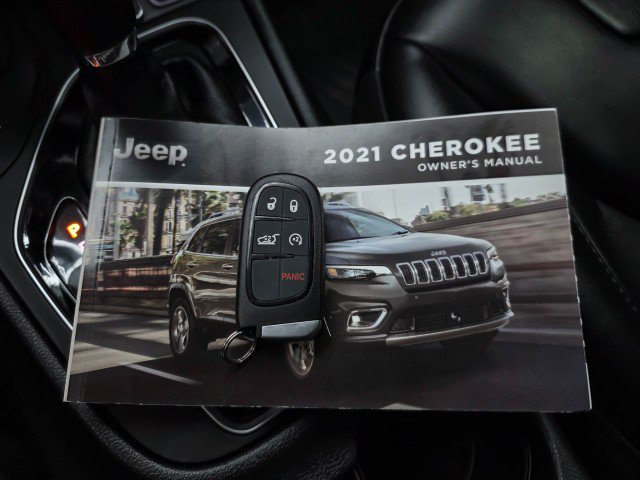 Used 2021 Jeep Cherokee Latitude Plus AWD/4WD image 41
