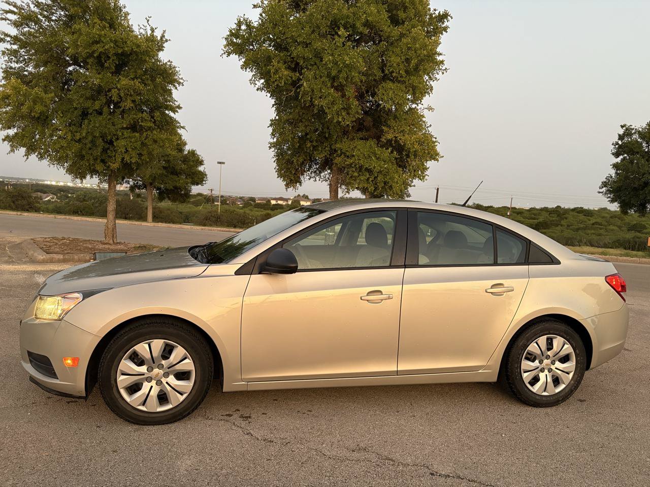 Used 2013 Chevrolet Cruze LS FWD image 8