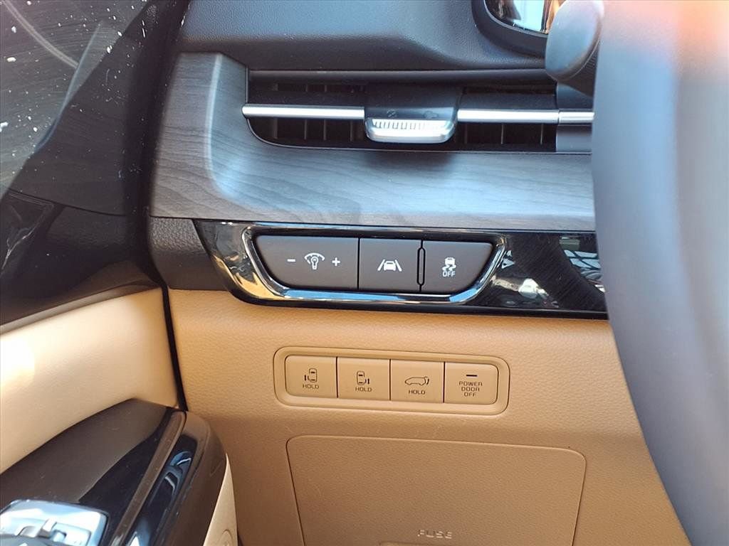 Used 2024 Kia Carnival EX image 17