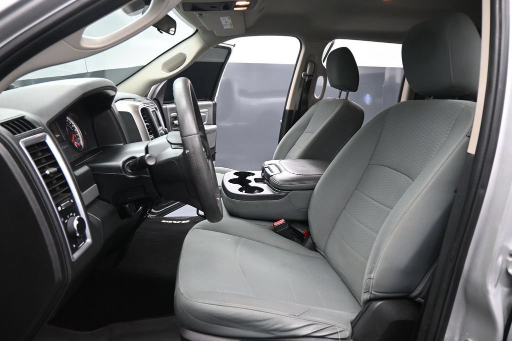 Used 2018 RAM 1500 Classic SLT RWD image 9