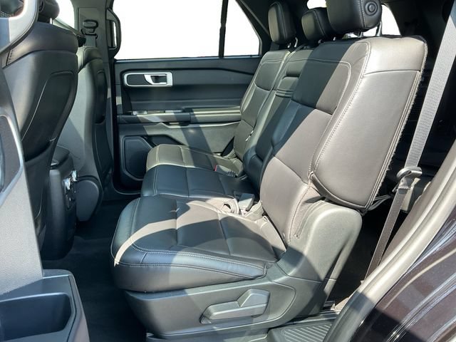 Used 2020 Ford Explorer XLT w/ Equipment Group 202A AWD/4WD image 16