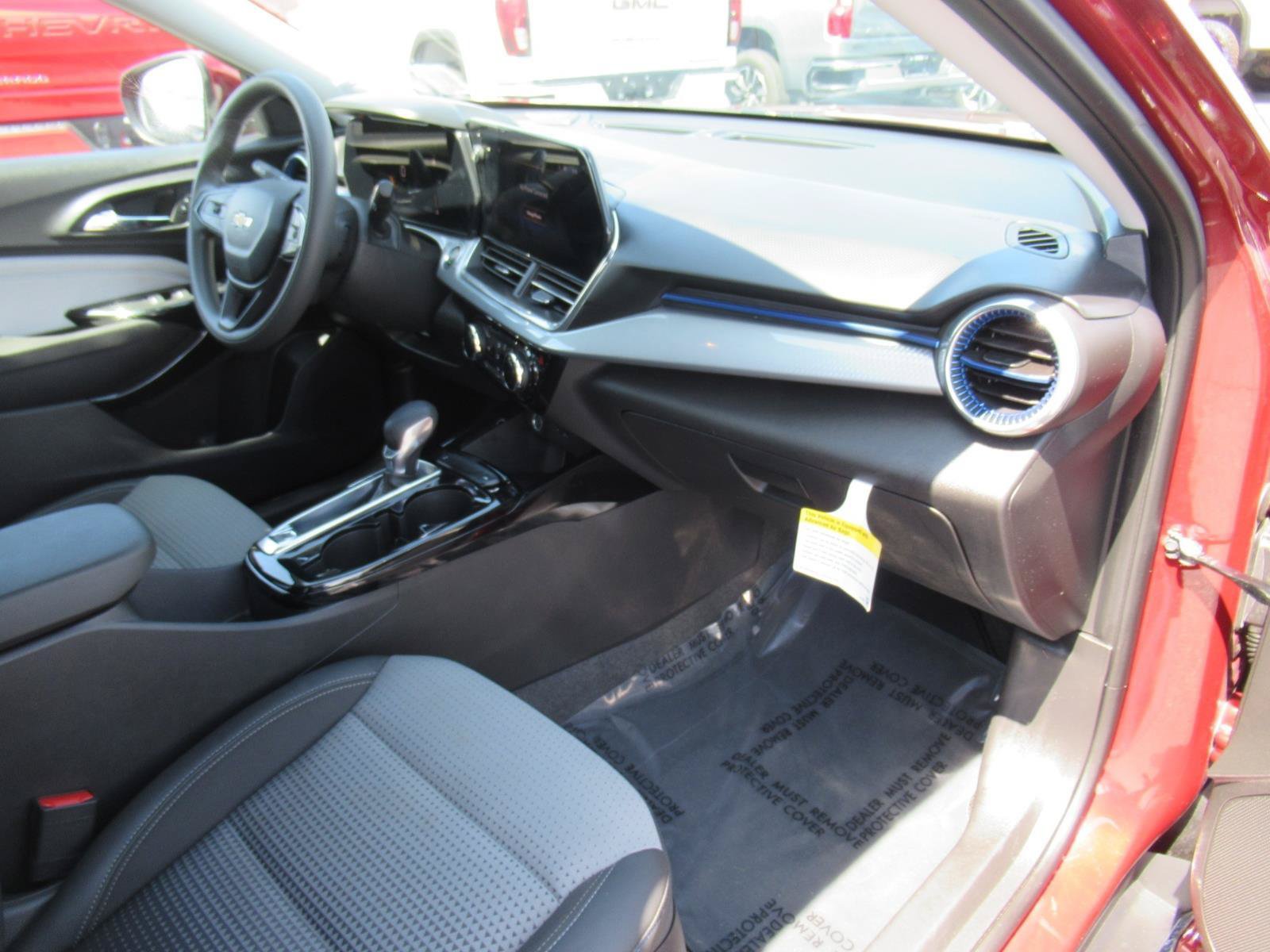 Certified 2024 Chevrolet Trax LT FWD image 11