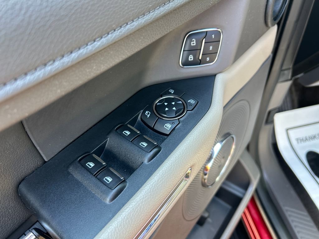 Used 2018 Ford Expedition XLT w/ Equipment Group 202A RWD image 11