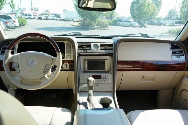 Used 2004 Lincoln Navigator Luxury image 11