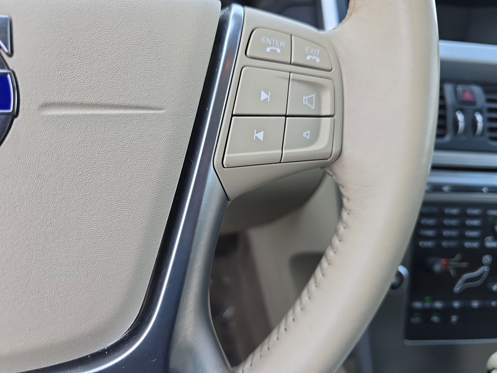 Used 2011 Volvo XC60 3.2 R-Design image 21