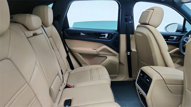 Used 2022 Porsche Cayenne image 24