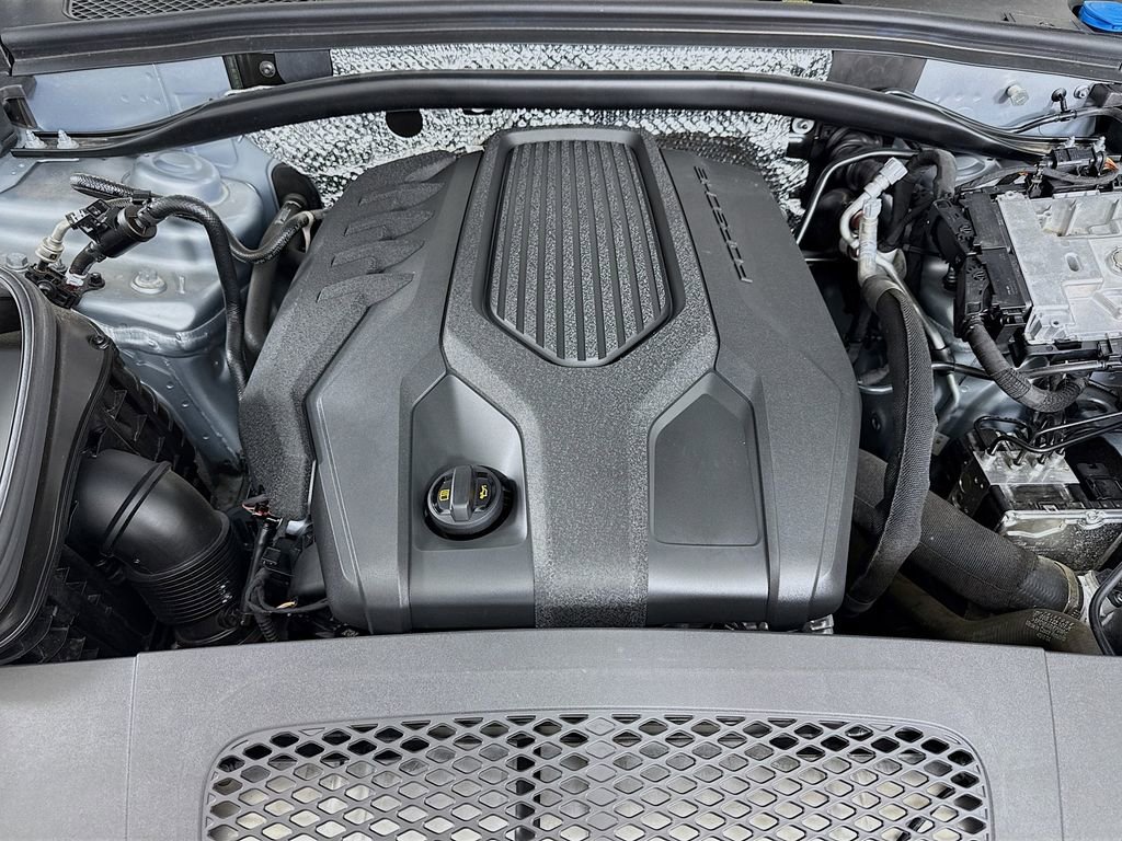 Certified 2025 Porsche Macan image 33