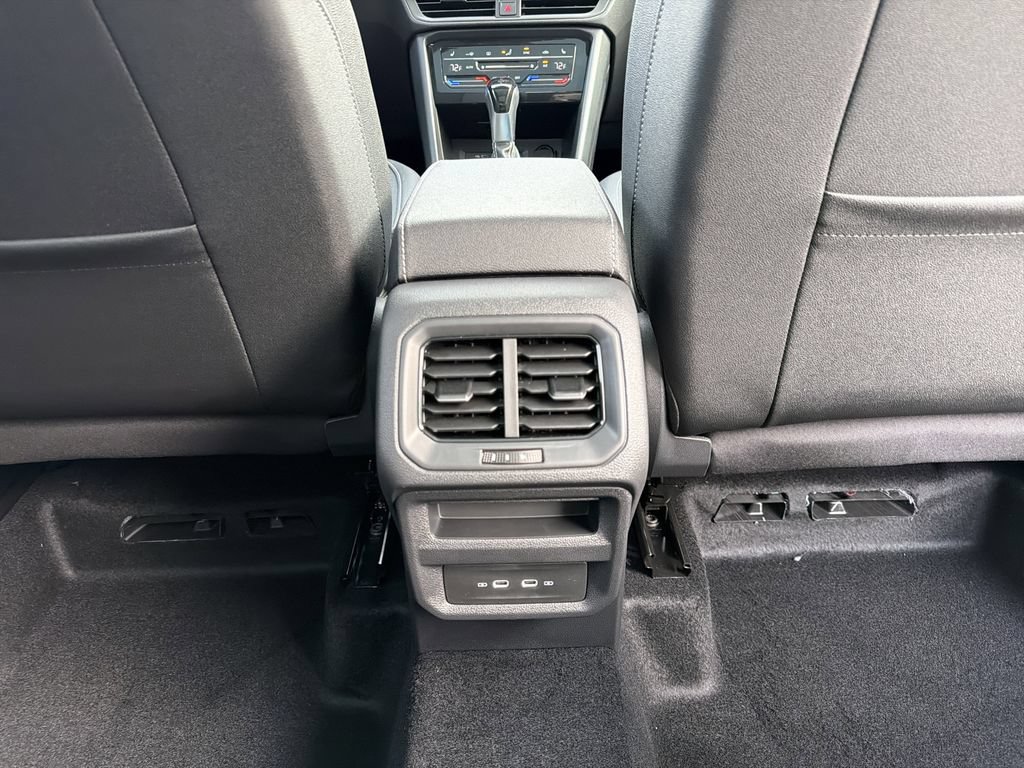New 2026 Volkswagen Taos SE FWD image 20