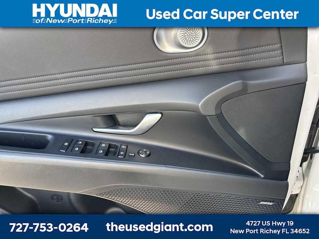 Used 2024 Hyundai Elantra Limited image 11
