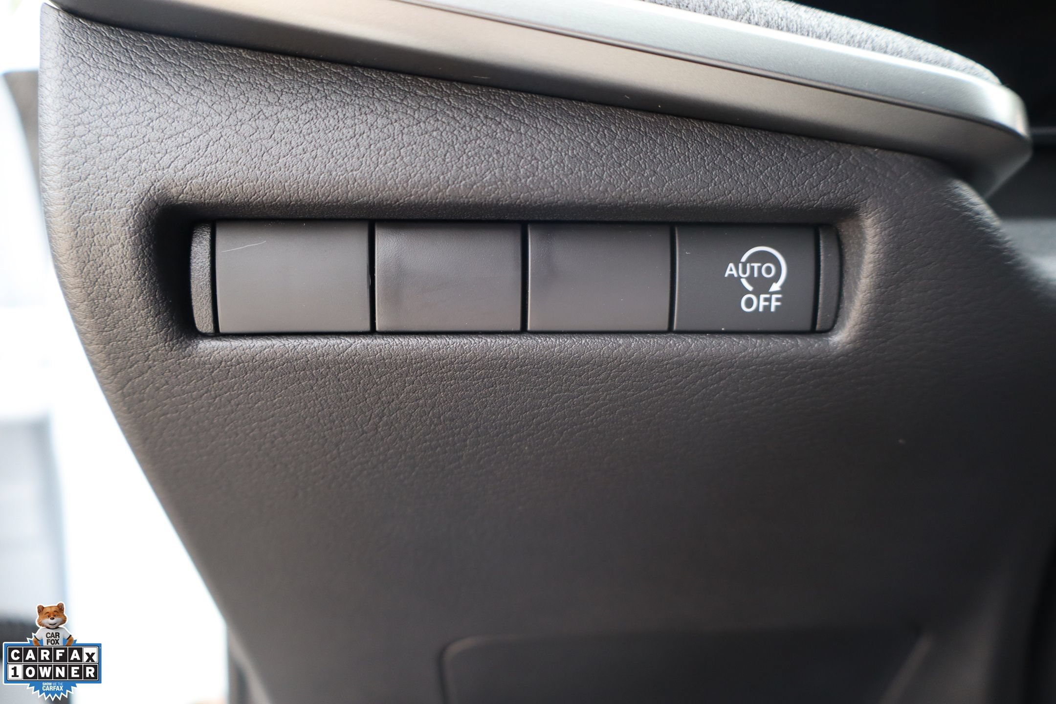 Used 2025 Nissan Kicks SV FWD image 14