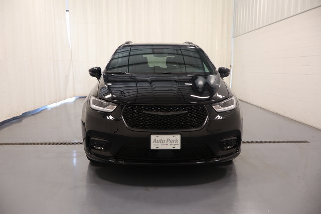 New 2026 Chrysler Pacifica Select image 3