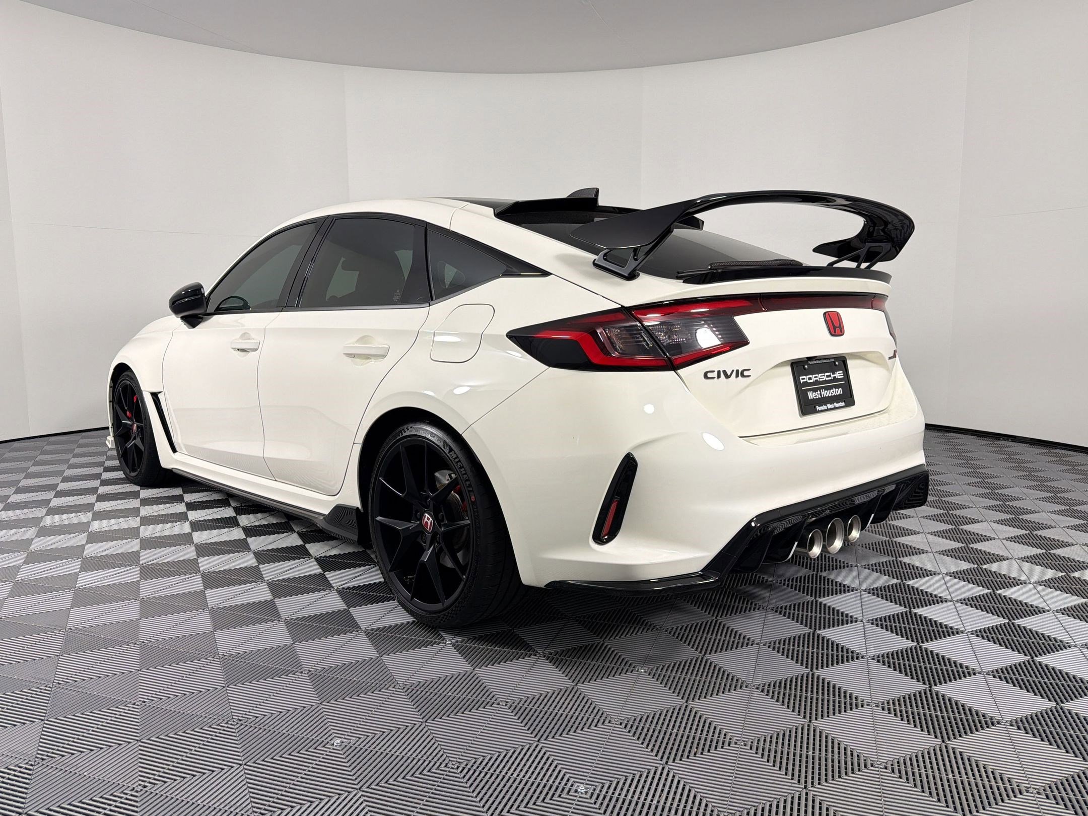 Used 2025 Honda Civic Type R image 3