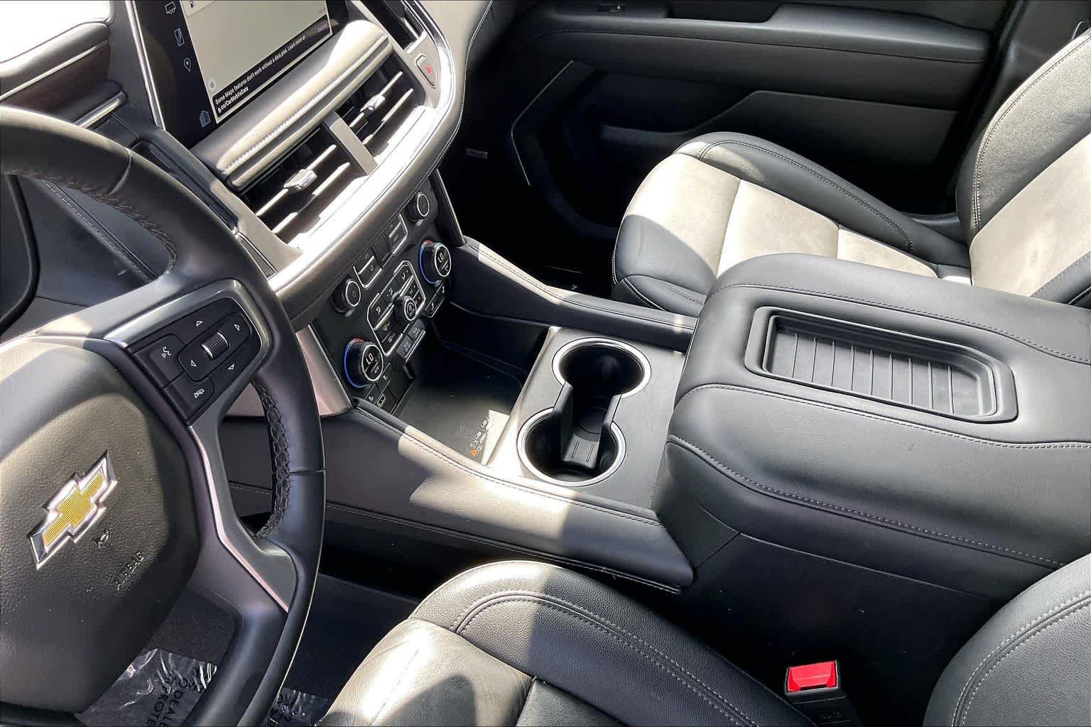 Certified 2024 Chevrolet Suburban LT RWD image 17