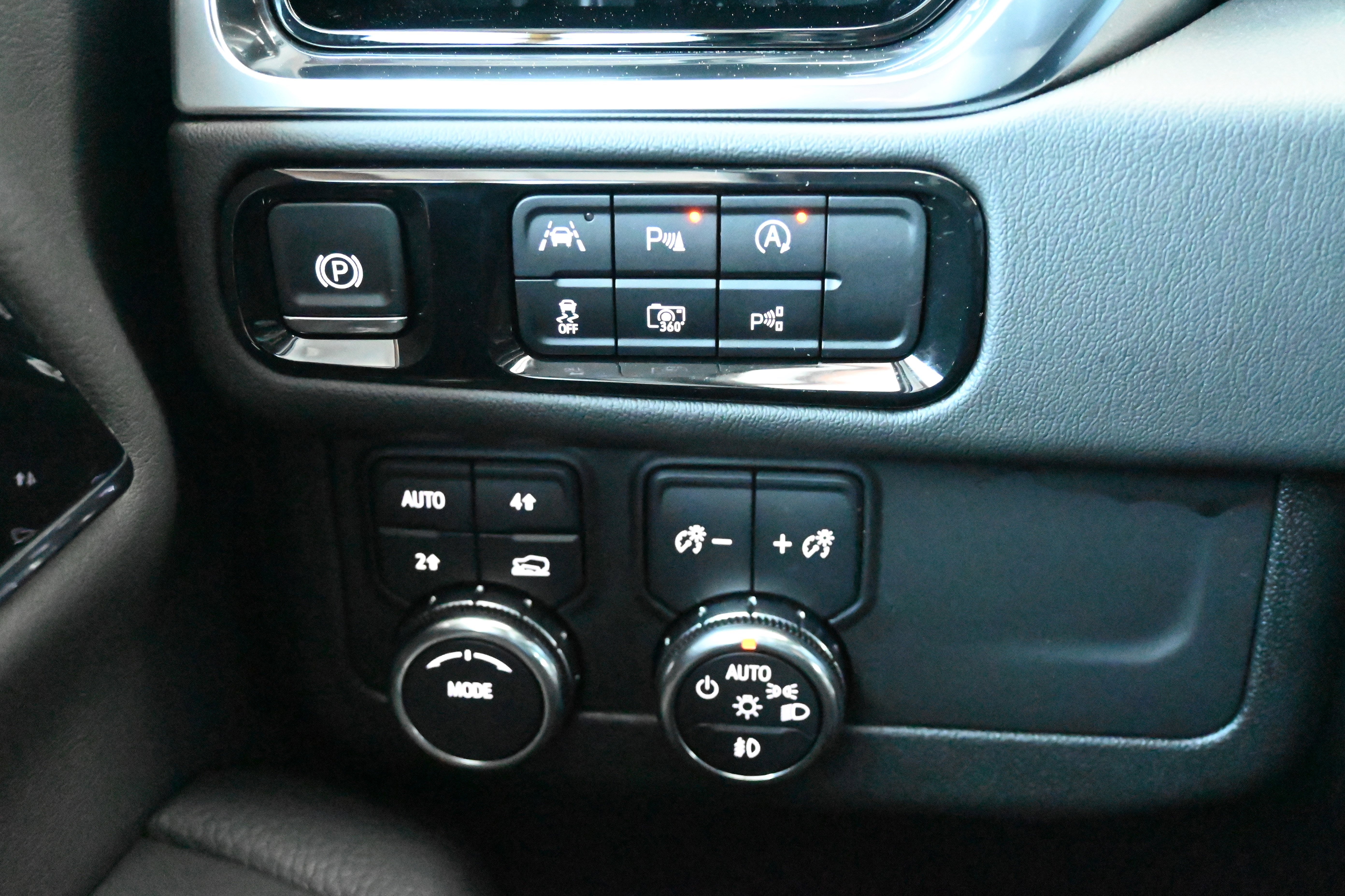 Used 2025 GMC Yukon Denali AWD/4WD image 28