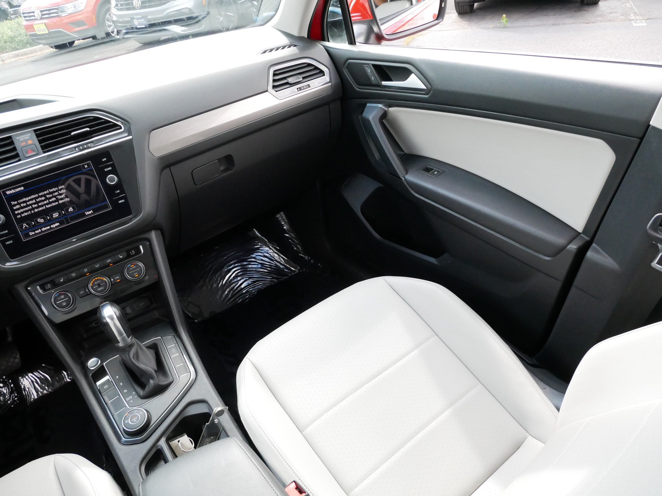 Used 2019 Volkswagen Tiguan SE w/ Panoramic Sunroof Package AWD/4WD image 11