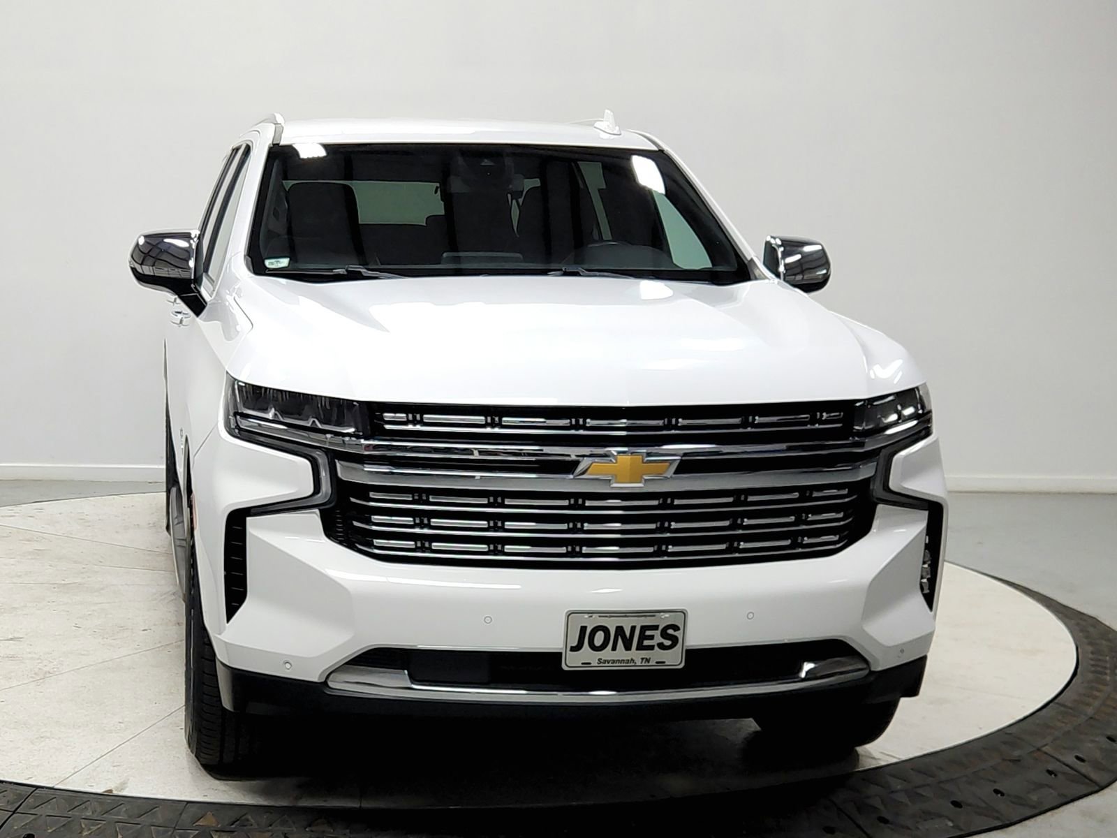 Used 2023 Chevrolet Suburban Premier image 2
